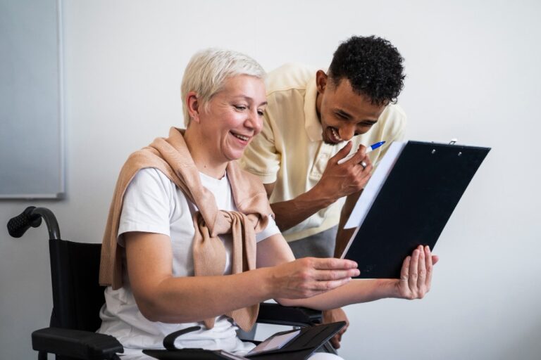 3 Benefits of Technology to Share with Seniors and Their Caregivers