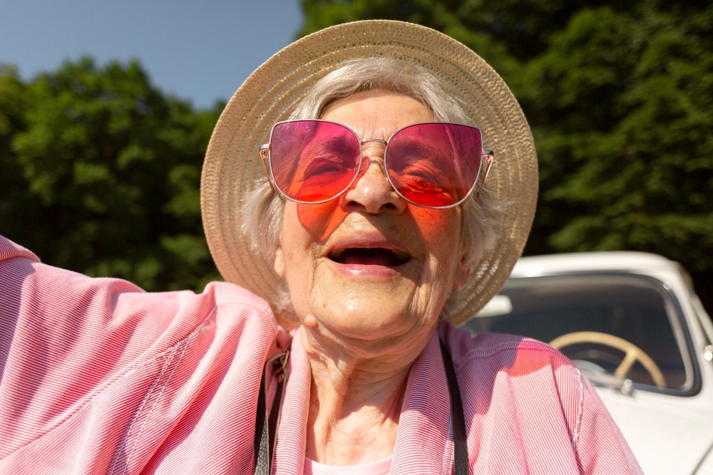 The Benefits & Dangers of Sunlight for Seniors - From The Heart Home ...